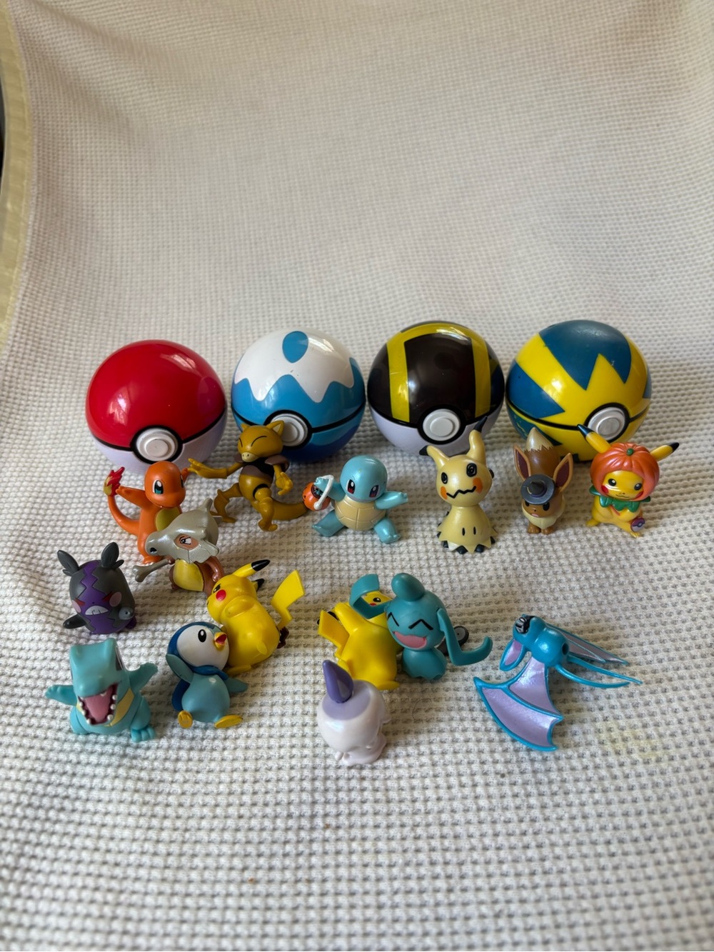 Pokemon mini figures. & Pokeballs balls + Belt 20 pieces lot With Halloween